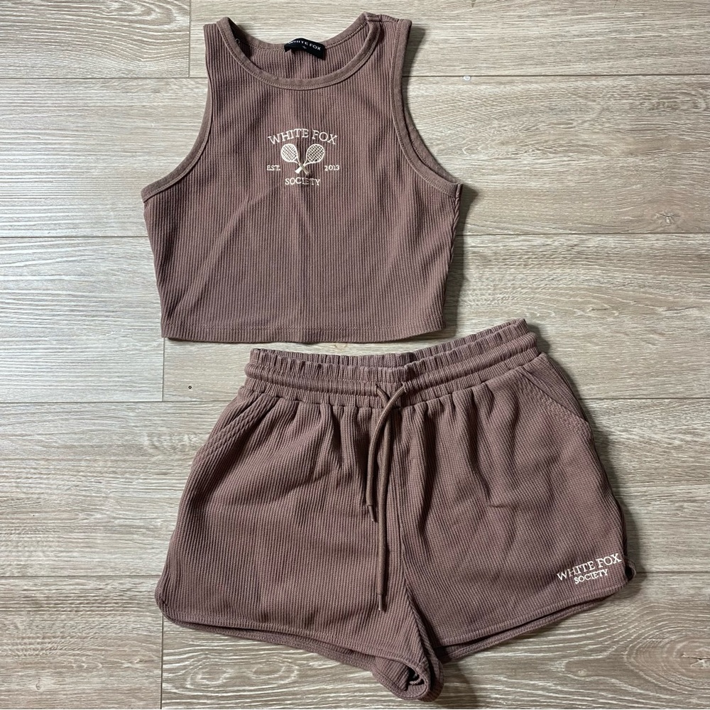 White Fox Boutique Brown Ribbed Crop Top and Shorts Set!